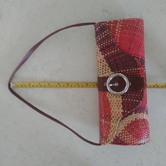 Paper straw woven shoulder baguette bag brown red tan cream buckle front - Picture 14 of 16